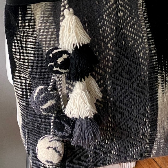 NWOT Fabric Peruvian Ikat Woven Shoulder Bag with Tassels and Pom Poms. - Picture 2 of 3